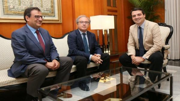 Gisbert, Díaz y Bellido durante el encuentro institucional en el Ayuntamiento Gisbert, Díaz y Bellido durante el encuentro institucional en el Ayuntamiento