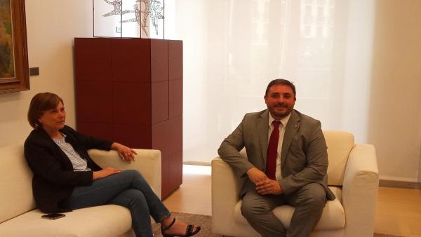 Reunión entre Uxue Barkos, presidenta del Gobierno de Navarra en funciones y líder de Geroa Bai, y Unai Hualde, presidente del Parlamento de Navarra. Reunión entre Uxue Barkos, presidenta del Gobierno de Navarra en funciones y líder de Geroa Bai, y Unai Hualde, presidente del Parlamento de Navarra.