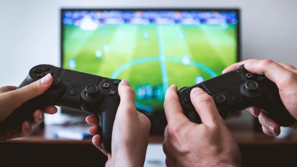 Jugando a videojuegos Jugando a videojuegos