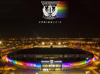 Estadio de Butarque con los colores del Orgullo
