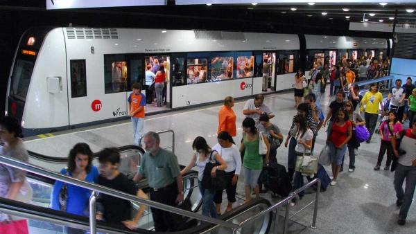 El metro recorta desde hoy un 20% el número de trenes por el horario de verano El metro recorta desde hoy un 20% el número de trenes por el horario de verano