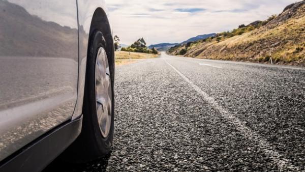 Cinco consejos para cuidar las ruedas de tu coche este verano Cinco consejos para cuidar las ruedas de tu coche este verano
