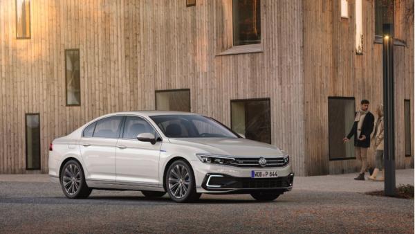 Conducción semiautónoma: así es la versión renovada del nuevo Volkswagen Passat Conducción semiautónoma: así es la versión renovada del nuevo Volkswagen Passat