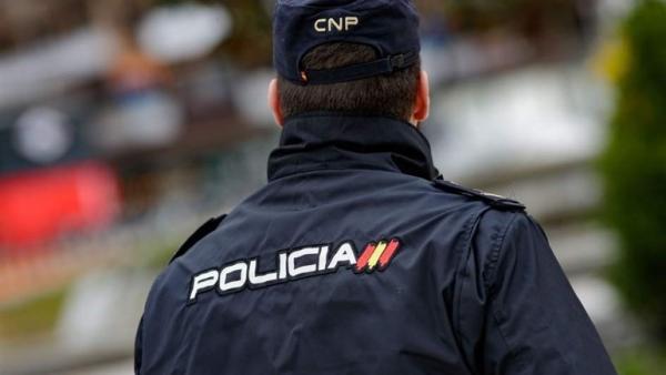 Un agent de la Policia Nacional en imatge d'arxiu Un agent de la Policia Nacional en imatge d'arxiu