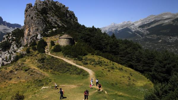 El Parque Nacional de Ordesa y Monte Perdido retoma las rutas guiadas por las ermitas de Tella con motivo del Centenario. El Parque Nacional de Ordesa y Monte Perdido retoma las rutas guiadas por las ermitas de Tella con motivo del Centenario.