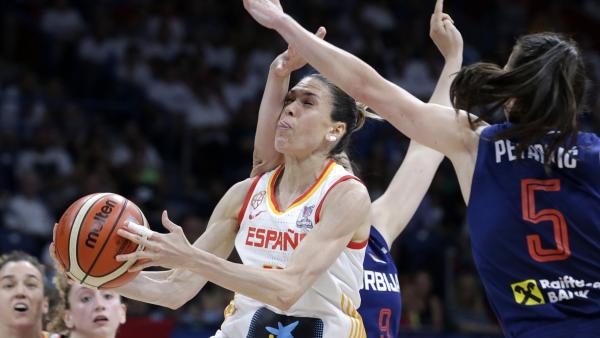 Anna Cruz con la selección española femenina de baloncesto Anna Cruz con la selección española femenina de baloncesto