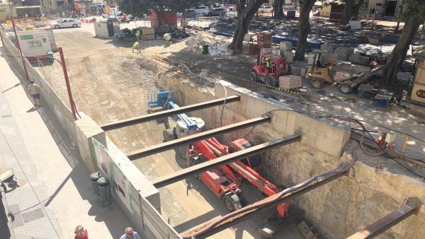 Imagen de la obra del metro de Málaga en el lateral norte de la Alameda Principal de Málaga. Imagen de la obra del metro de Málaga en el lateral norte de la Alameda Principal de Málaga.