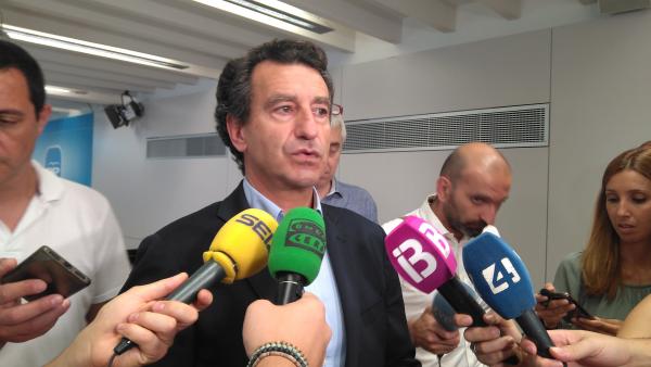El líder del PP balear, Biel Company, atiende a los medios de comunicación. El líder del PP balear, Biel Company, atiende a los medios de comunicación.