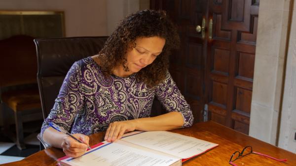 La presidenta del Consell de Mallorca, Catalina Cladera, firma el decreto de nombramientos de sus nuevos consellers ejecutivos La presidenta del Consell de Mallorca, Catalina Cladera, firma el decreto de nombramientos de sus nuevos consellers ejecutivos