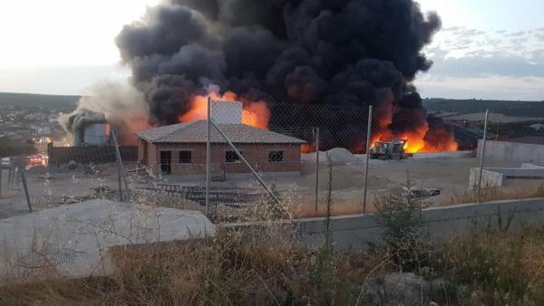 Incendio de la planta de selección de envases de Resurja Incendio de la planta de selección de envases de Resurja