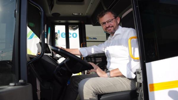 David Dorado montado en un de los nuevos vehículos de Sadeco David Dorado montado en un de los nuevos vehículos de Sadeco