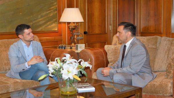 El portavoz del Grupo Parlamentario Socialista, Raúl Díaz, reunido con el presidente de la Cámara riojana, Jesús María García, en la ronda de contactos previos a la investidura El portavoz del Grupo Parlamentario Socialista, Raúl Díaz, reunido con el presidente de la Cámara riojana, Jesús María García, en la ronda de contactos previos a la investidura