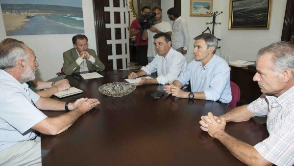 El vicepresidente de la Diputación reunido con representantes del sector olivarero y el alcalde de Algodonales El vicepresidente de la Diputación reunido con representantes del sector olivarero y el alcalde de Algodonales