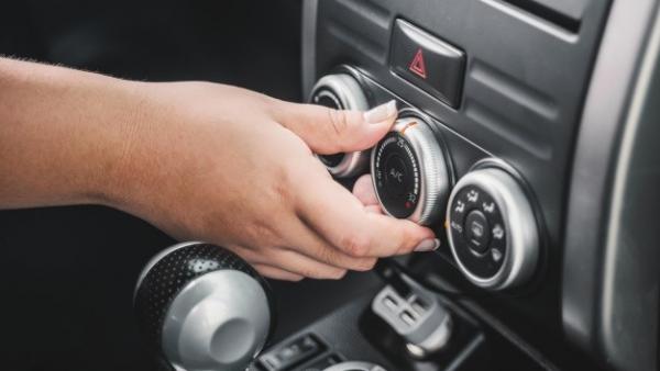 Trucos para usar el aire acondicionado del coche y no disparar el consumo de combustible Trucos para usar el aire acondicionado del coche y no disparar el consumo de combustible
