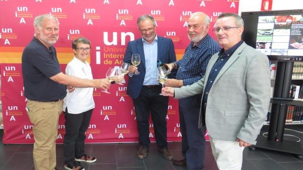 Participantes en el curso 'Vinos y otras viandas: productos agroalimentarios de calidad' de la Universidad Internacional de Andalucía (UNIA) Participantes en el curso 'Vinos y otras viandas: productos agroalimentarios de calidad' de la Universidad Internacional de Andalucía (UNIA)