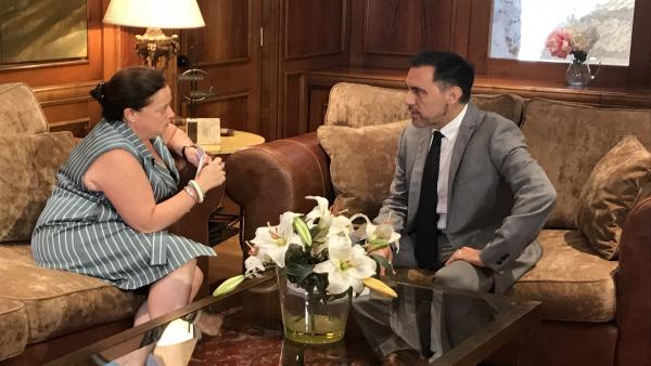 La portavoz del Grupo Parlamentario Mixto, Hemar Moreno, reunida con el presidente del Parlamento riojano, Jesús María García, en la ronda de contactos previa a la investidura La portavoz del Grupo Parlamentario Mixto, Hemar Moreno, reunida con el presidente del Parlamento riojano, Jesús María García, en la ronda de contactos previa a la investidura