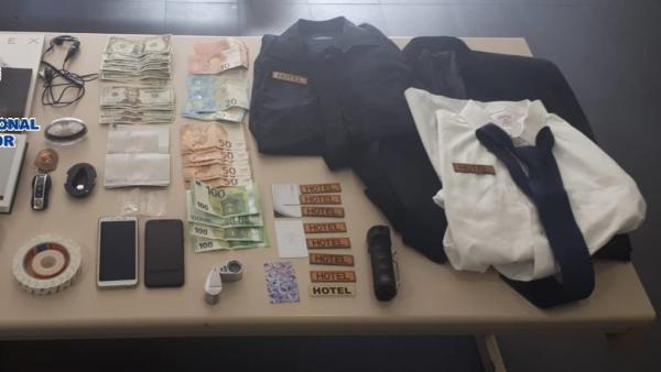 La Policía Nacional detiene a un hombre que se hacía pasar por botones para desvalijar a clientes de hoteles en la costa malagueña La Policía Nacional detiene a un hombre que se hacía pasar por botones para desvalijar a clientes de hoteles en la costa malagueña
