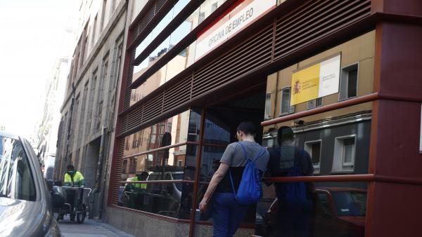 Els estudiants aturats que busquen treball cauen un 19,2% en l'últim any Els estudiants aturats que busquen treball cauen un 19,2% en l'últim any