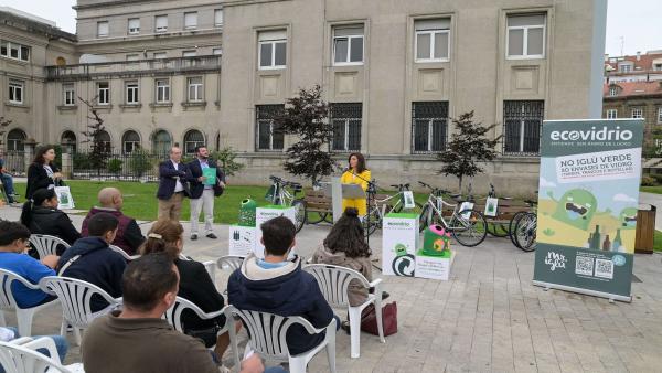 La conselleira de Medio Ambiente, Territorio e Vivenda, Ángeles Vázquez, hace balance de la campaña de recogida de vidrio de la Xunta y Ecovidrio en San Juan en A Coruña. La conselleira de Medio Ambiente, Territorio e Vivenda, Ángeles Vázquez, hace balance de la campaña de recogida de vidrio de la Xunta y Ecovidrio en San Juan en A Coruña.