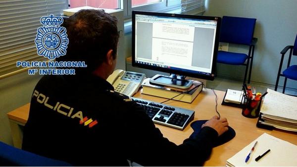 Agente de la Policía Nacional Agente de la Policía Nacional