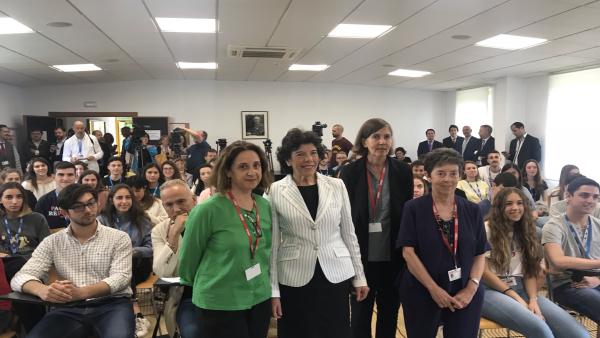 La ministra de Educación en funciones, Isabel Celaá, y la rectora de la UIMP, María Luz Morán, entre otros, inauguran el programa de cursos de inmersión lingüística en inglés en el campus de Las Llamas La ministra de Educación en funciones, Isabel Celaá, y la rectora de la UIMP, María Luz Morán, entre otros, inauguran el programa de cursos de inmersión lingüística en inglés en el campus de Las Llamas