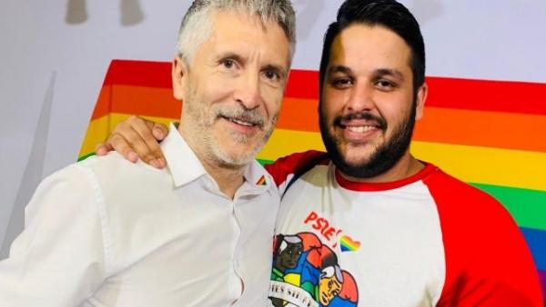 El secretario de Diversidad y Política Lgtbi, Ángel Elías, y el ministro de Interior, Fernando Grande-Marlaska. El secretario de Diversidad y Política Lgtbi, Ángel Elías, y el ministro de Interior, Fernando Grande-Marlaska.