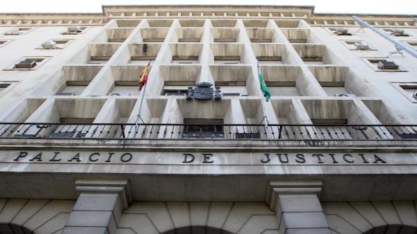 Exteriores de la Audiencia Provincial de Sevilla Exteriores de la Audiencia Provincial de Sevilla