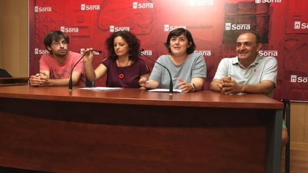 El profesor Pablo Llorente, la responsable de Harmonii Coaching Belén Andreu, la concejal Ana Alegre y el responsable del Centro Santa Isabel Andrés Soto. El profesor Pablo Llorente, la responsable de Harmonii Coaching Belén Andreu, la concejal Ana Alegre y el responsable del Centro Santa Isabel Andrés Soto.