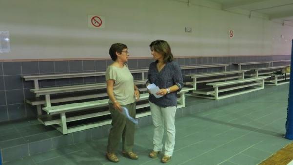La concejala de Derechos Sociales, Regina Cairol -a la derecha_ en el pabellón la Antorxa. La concejala de Derechos Sociales, Regina Cairol -a la derecha_ en el pabellón la Antorxa.