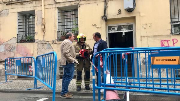 Ángel Lorén visita el edificio en el que se ha producido el derrumbe. Ángel Lorén visita el edificio en el que se ha producido el derrumbe.