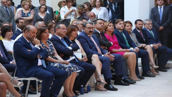 Los diez consejeros que acompañarán a García-Page en el Ejecutivo de Castilla-La Mancha, durante el acto en el que han tomado posesión Los diez consejeros que acompañarán a García-Page en el Ejecutivo de Castilla-La Mancha, durante el acto en el que han tomado posesión