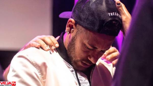 Neymar busca refugio en la iglesia Neymar busca refugio en la iglesia