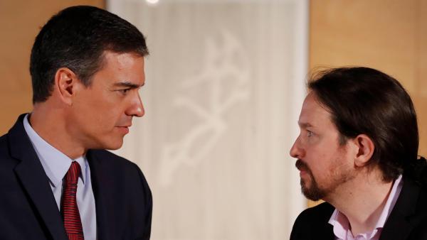Pedro Sánchez y Pablo Iglesias, al comienzo de su quinta reunión para pactar la investidura. Pedro Sánchez y Pablo Iglesias, al comienzo de su quinta reunión para pactar la investidura.