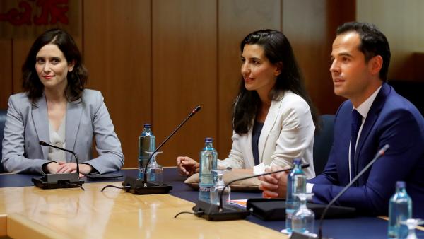 Los portavoces de PP, Ciudadanos y Vox en Madrid, Ayuso, Aguado y Monastero, se reúnen en la Asamblea. Los portavoces de PP, Ciudadanos y Vox en Madrid, Ayuso, Aguado y Monastero, se reúnen en la Asamblea.