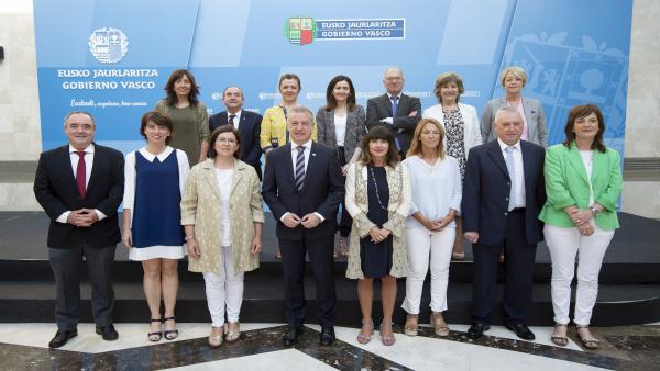 Instituciones y expertos realizan más de 400 aportaciones al borrador para la reforma de la ley vasca de igualdad. Instituciones y expertos realizan más de 400 aportaciones al borrador para la reforma de la ley vasca de igualdad.