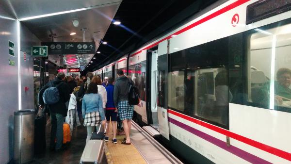 Tren Cercanías renfe málaga pasajeros viajeros maletas vacaciones ocio Tren Cercanías renfe málaga pasajeros viajeros maletas vacaciones ocio
