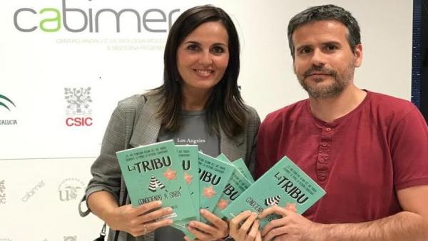 Marta Delgado con su libro 'La Tribu. Conociendo a Sara' Marta Delgado con su libro 'La Tribu. Conociendo a Sara'