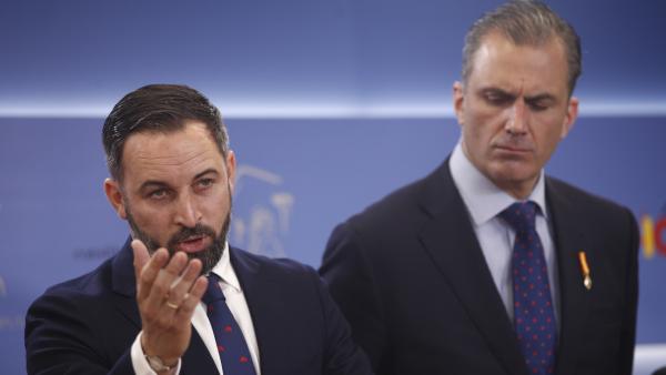 (I-D) El líder de Vox, Santiago Abascal; y el secretario general del partido, Javier Ortega Smith durante una rueda de prensa en el Congreso de los Diputados. (I-D) El líder de Vox, Santiago Abascal; y el secretario general del partido, Javier Ortega Smith durante una rueda de prensa en el Congreso de los Diputados.