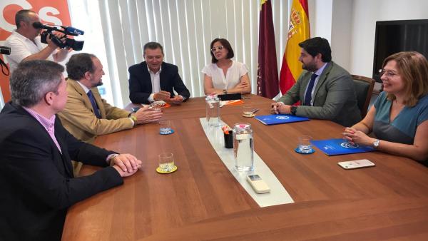 Imagen de la reunión entre PP, Vox y Cs en la Asamblea Regional Imagen de la reunión entre PP, Vox y Cs en la Asamblea Regional