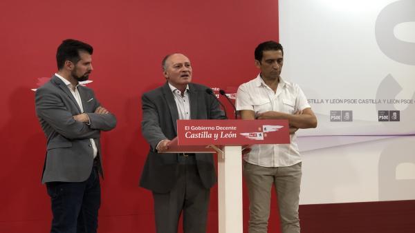 Faustino Temprano interviene ante los medios acompañado de Luis Tudanca (I) y Vicente Andrés (D). Faustino Temprano interviene ante los medios acompañado de Luis Tudanca (I) y Vicente Andrés (D).