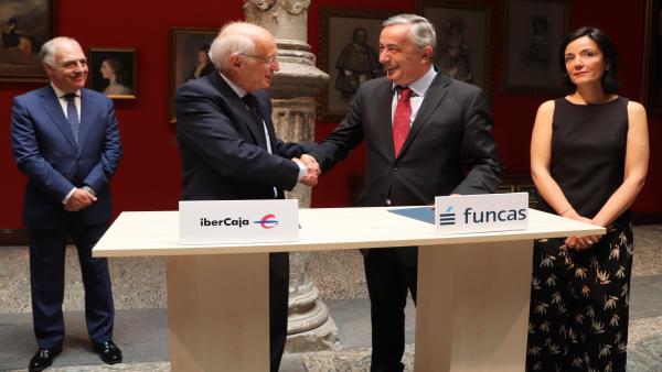 Firma del convenio entre Ibercaja y Funcas. Firma del convenio entre Ibercaja y Funcas.