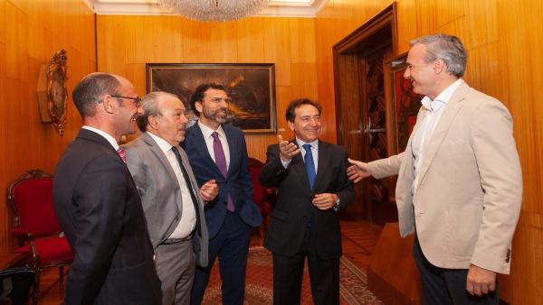La directiva de la Asociación de Directivos y Ejecutivos de Aragón se reúne con el alcalde de Zaragoza, Jorge Azcón. La directiva de la Asociación de Directivos y Ejecutivos de Aragón se reúne con el alcalde de Zaragoza, Jorge Azcón.