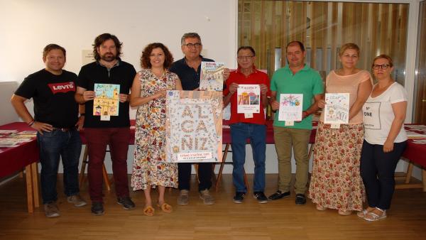 Jurado con el cartel de Ferias y Fiestas 2019 de Alcañiz y con los carteles ganadores de categoría escolar y de las propias obras ganadoras en adultos. Jurado con el cartel de Ferias y Fiestas 2019 de Alcañiz y con los carteles ganadores de categoría escolar y de las propias obras ganadoras en adultos.