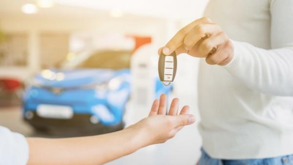 Comprar un coche de segunda mano: ¿a un particular o a un concesionario? Comprar un coche de segunda mano: ¿a un particular o a un concesionario?