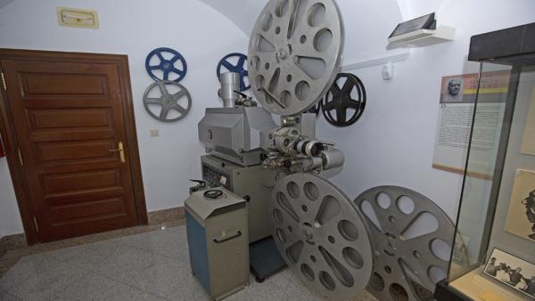 Proyector italiano que se expone en el Museo Pedrilla Proyector italiano que se expone en el Museo Pedrilla
