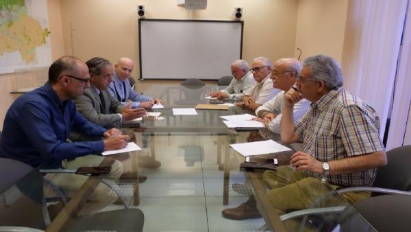 Salvador Fuentes (izda., centro) en la reunión con representantes de los colegios profesionales en la sede de la GMU. Salvador Fuentes (izda., centro) en la reunión con representantes de los colegios profesionales en la sede de la GMU.
