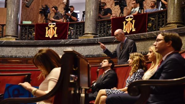 El concejal de VOX en el Ayuntamiento de Valencia, Pepe Gosalbez , durante su intervención en la sesión de constitución del Ayuntamiento de Valencia. El concejal de VOX en el Ayuntamiento de Valencia, Pepe Gosalbez , durante su intervención en la sesión de constitución del Ayuntamiento de Valencia.