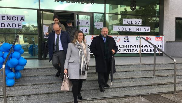 LARA MÉNDEZ Y XOSÉ LÓPEZ OROZCO EN EL JUZGADO LARA MÉNDEZ Y XOSÉ LÓPEZ OROZCO EN EL JUZGADO