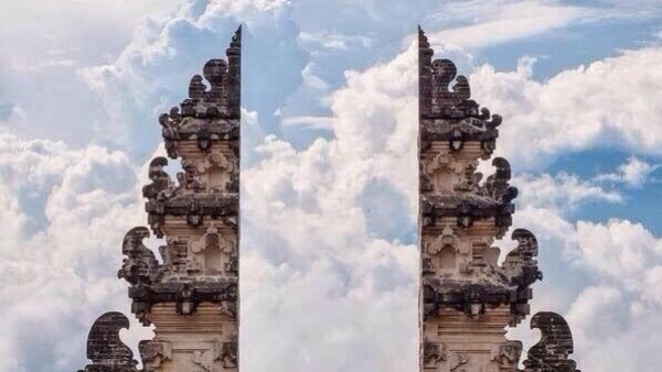La puerta de Lempuyang. Bali, Indonesia. La puerta de Lempuyang. Bali, Indonesia.