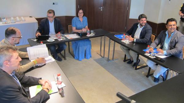 Imagen de la reunión para tratar de desbloquear la gobernabilidad en la Región Imagen de la reunión para tratar de desbloquear la gobernabilidad en la Región